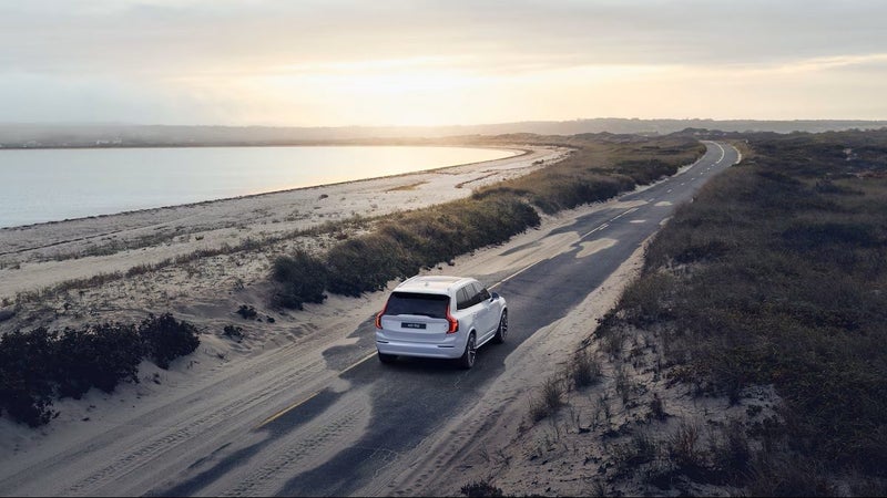 2026 Volvo XC90 B5 AWD Ultra Bright image 2