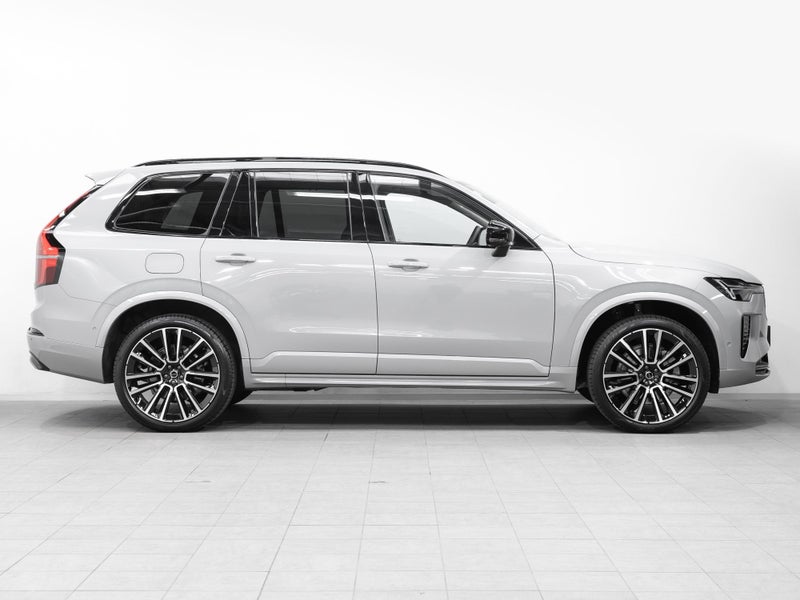 2026 Volvo XC90 B5 AWD Ultra Dark image 3