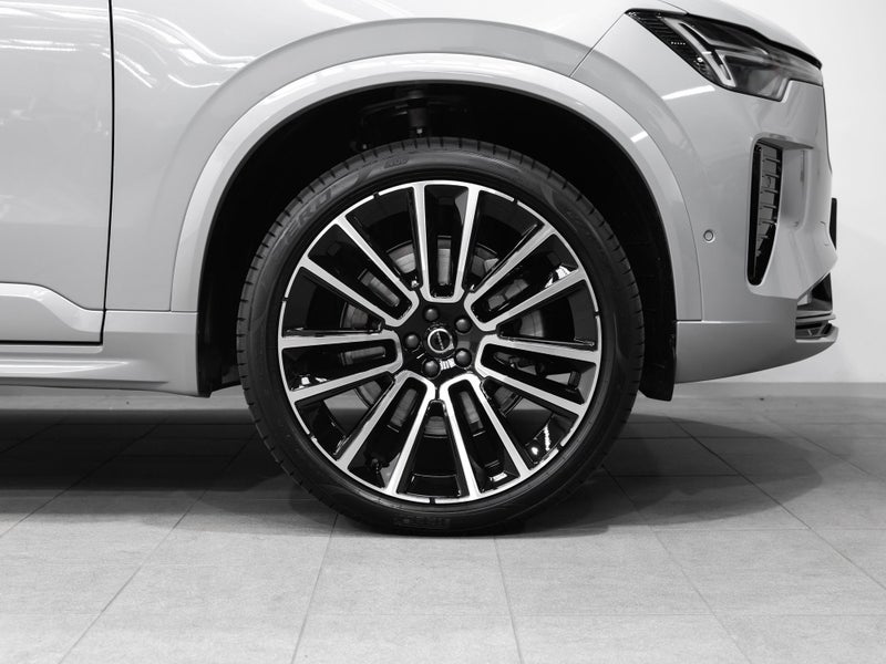 2026 Volvo XC90 B5 AWD Ultra Dark image 4