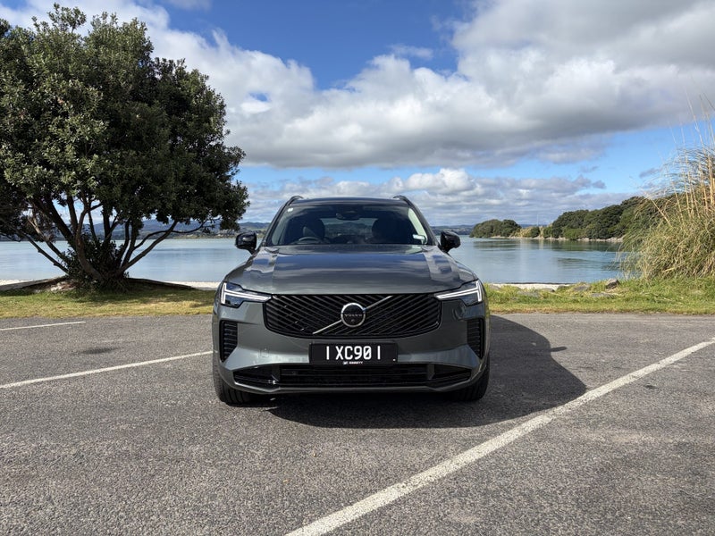 2026 Volvo XC90 B5 AWD ULTRA DARK image 2