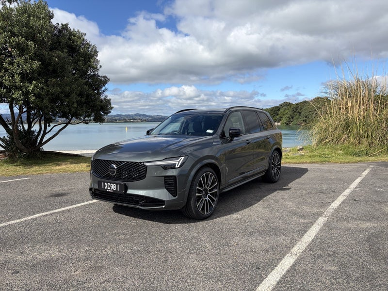 2026 Volvo XC90 B5 AWD ULTRA DARK image 3