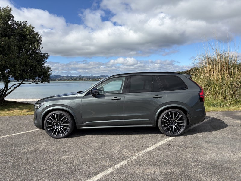 2026 Volvo XC90 B5 AWD ULTRA DARK image 4