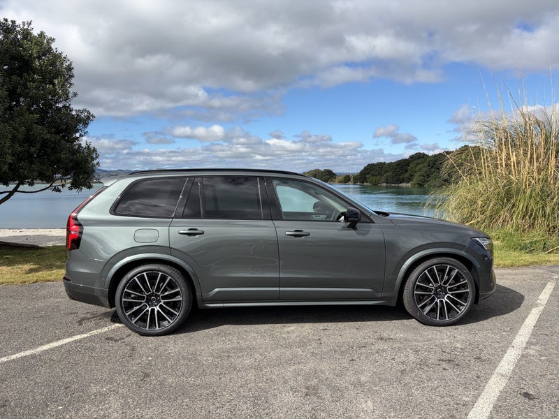 2026 Volvo XC90 B5 AWD ULTRA DARK image 5