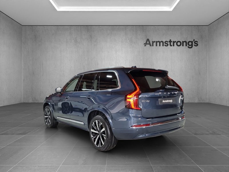 2026 Volvo XC90 B5 Plus image 3