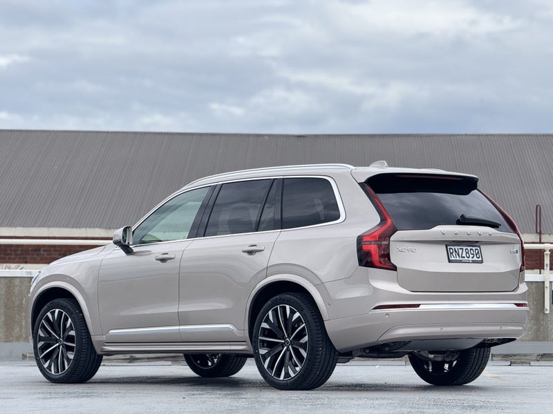 2026 Volvo XC90 B5 Ultra Bright image 2
