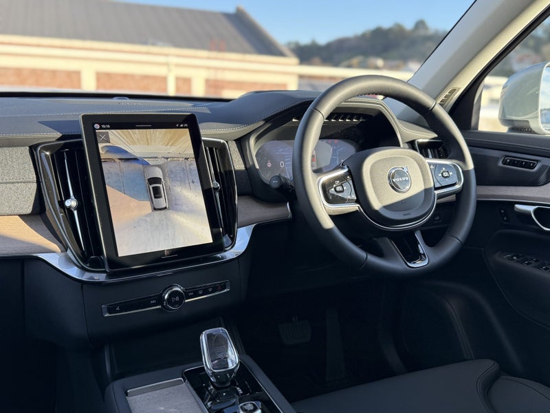 2026 Volvo XC90 B5 Ultra Bright image 3