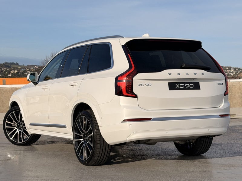 2026 Volvo XC90 B5 Ultra Bright image 2