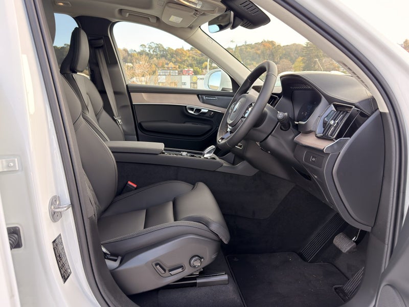 2026 Volvo XC90 B5 Ultra Bright image 3