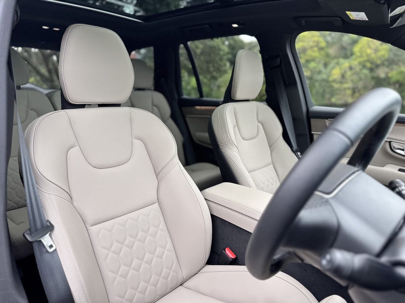 2026 Volvo XC90 T8 Ultra Plug-in Hybrid image 4