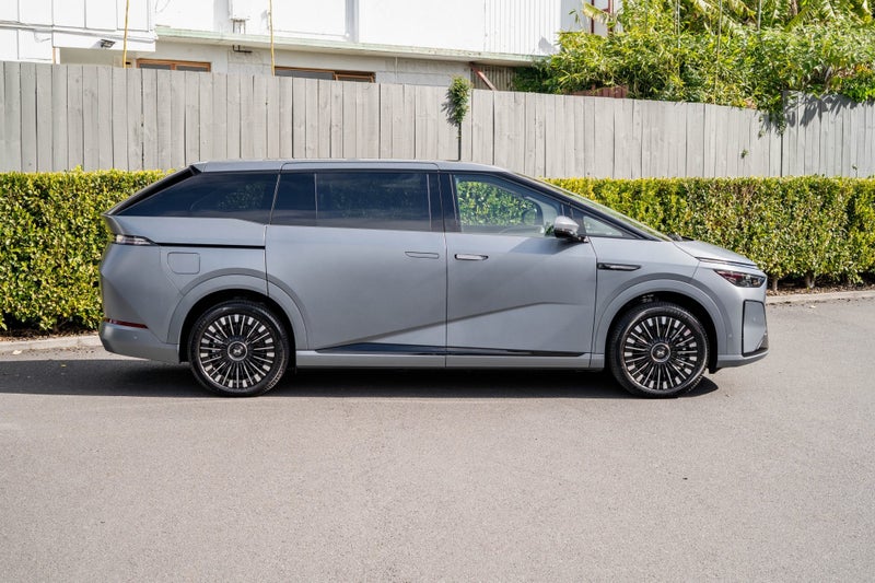 2026 XPENG X9 AWD Performance Long Range image 2