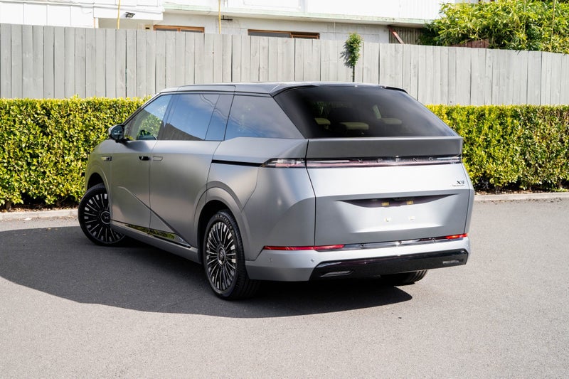 2026 XPENG X9 AWD Performance Long Range image 3