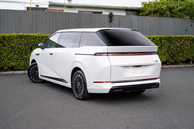 2026 XPENG X9 AWD Performance Long Range image 3