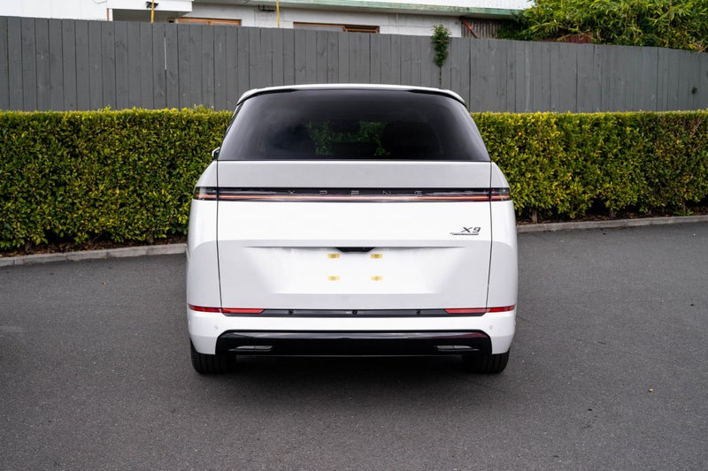 2026 XPENG X9 AWD Performance Long Range image 5