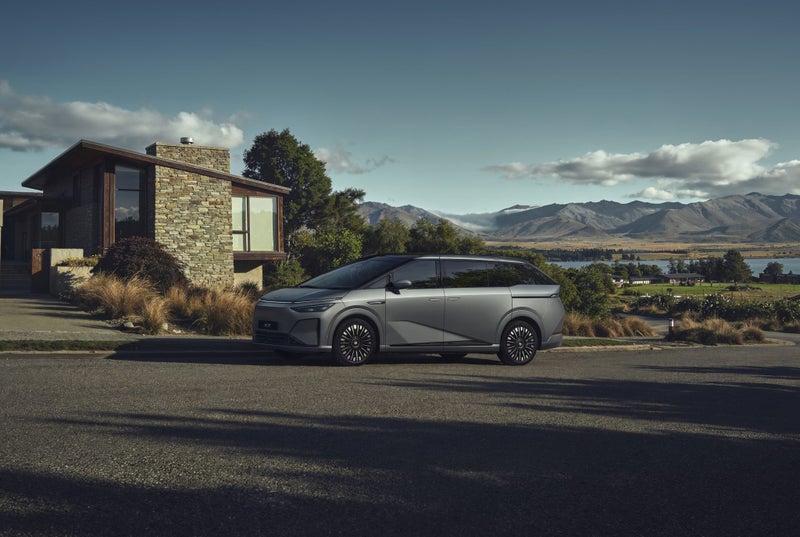2026 XPENG X9 FWD STANDARD RANGE image 2