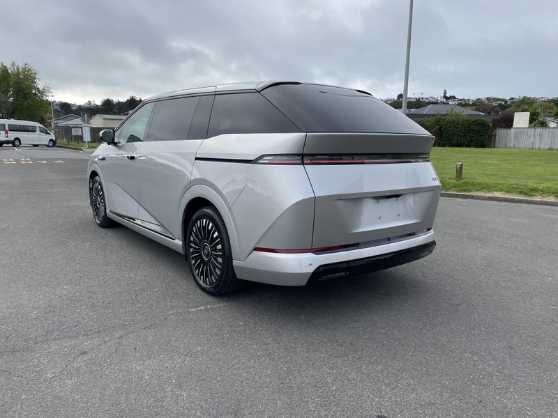 2026 XPENG X9 FWD STANDARD RANGE image 5