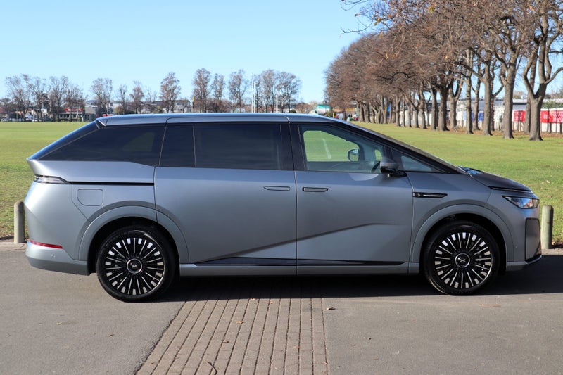 2026 XPENG X9 FWD STANDARD RANGE image 4
