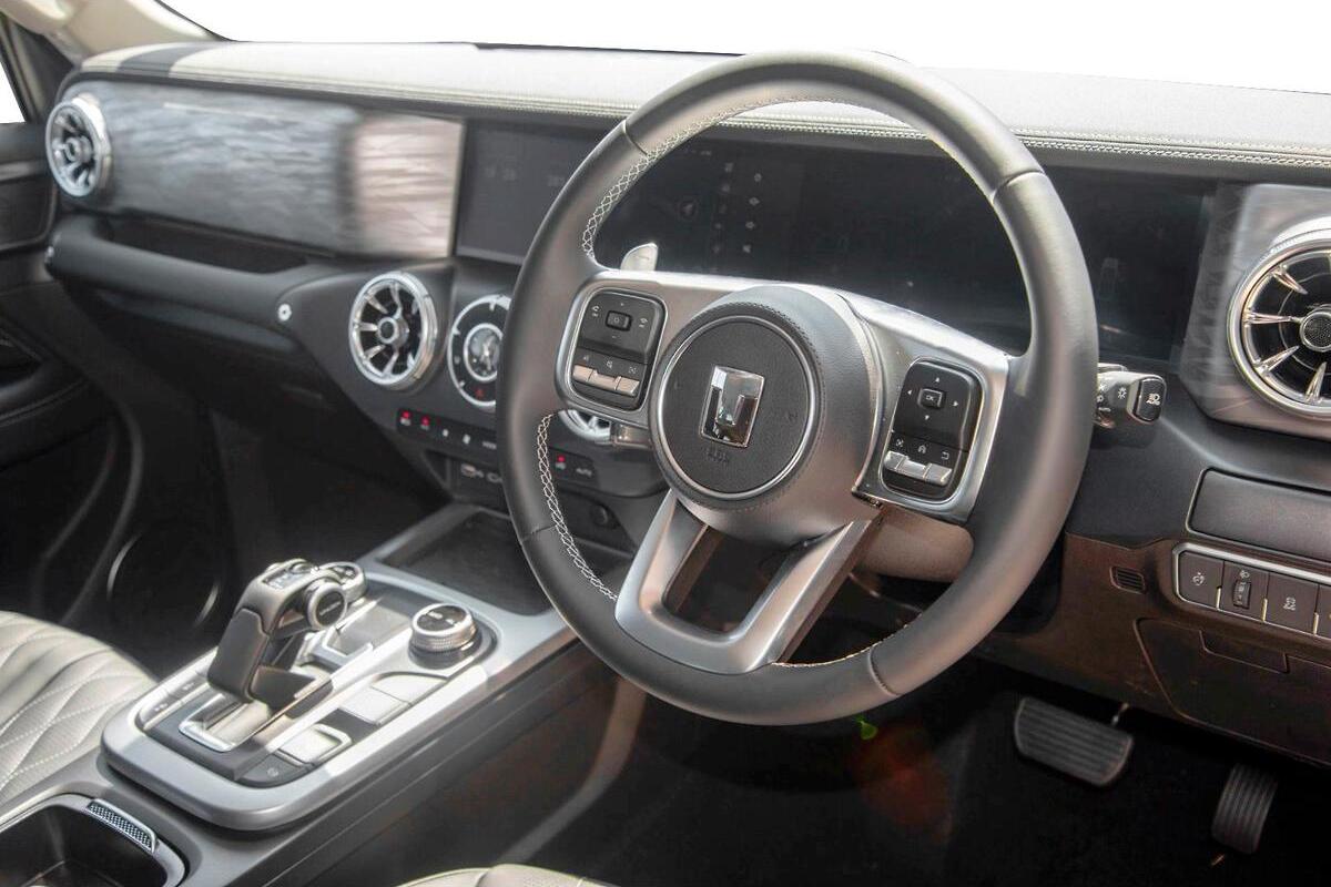 2024 GWM Tank 300 Lux Hybrid Auto 4x4 image 6