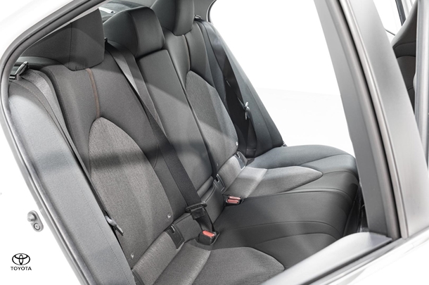 2019 Toyota Camry Hybrid Ascent image 16