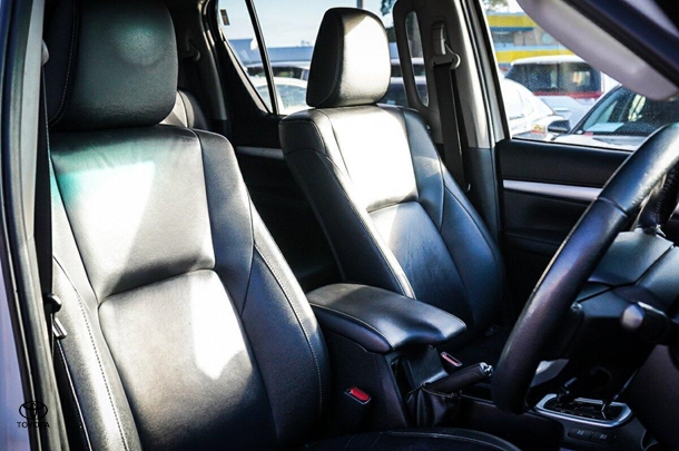 2021 Toyota Hilux 4x4 SR5 image 17