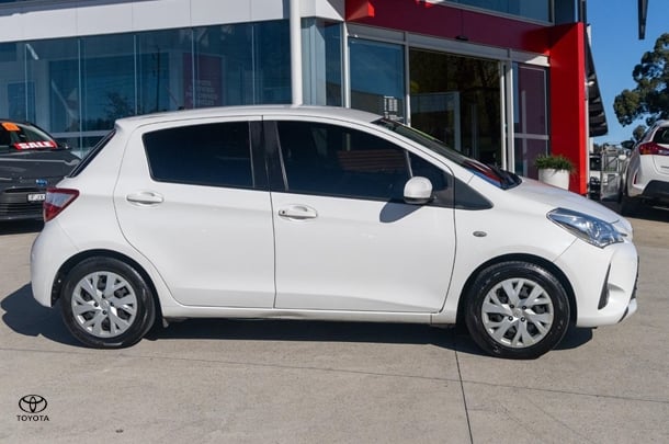 2019 Toyota Yaris Ascent image 3