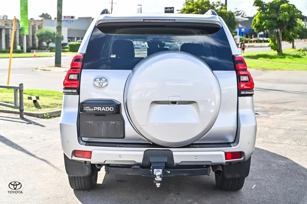 2023 Toyota Prado VX image 5