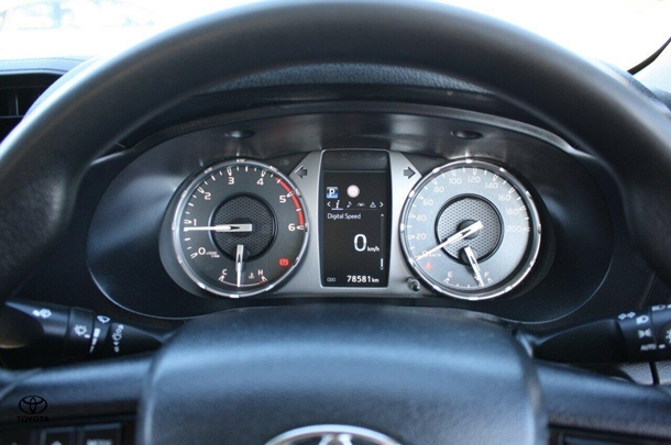 2021 Toyota Hilux SR image 21
