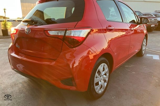 2017 Toyota Yaris Ascent image 6