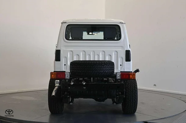 2025 Toyota LC Military GXL image 5