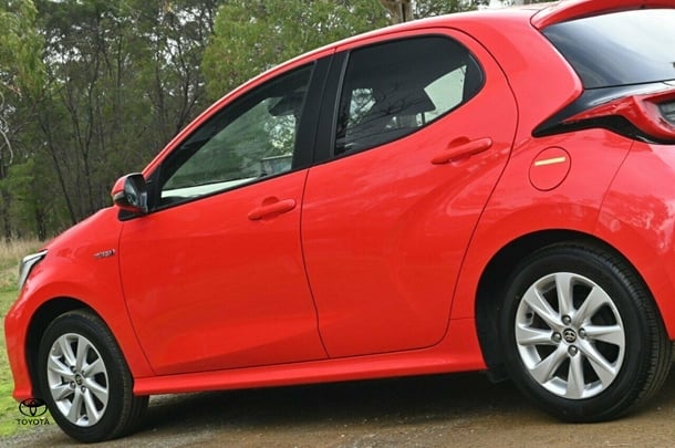 2021 Toyota Yaris HB Hybrid SX image 10