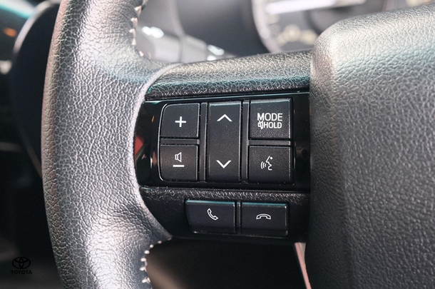 2022 Toyota Hilux SR5 image 16