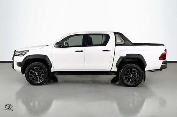 2022 Toyota Hilux Rogue image 5