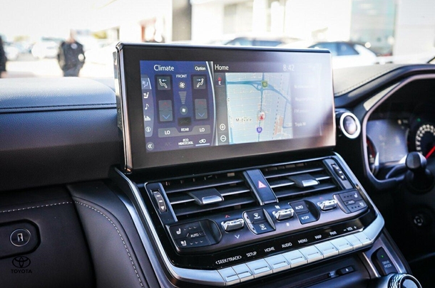 2024 Toyota Landcruiser VX image 23