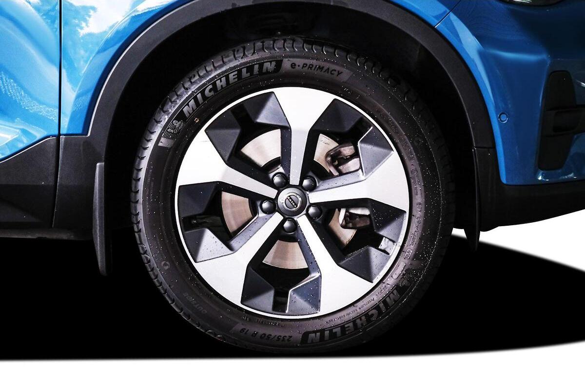 2024 Volvo XC40 Ultra B4 Bright Auto AWD MY25 image 17