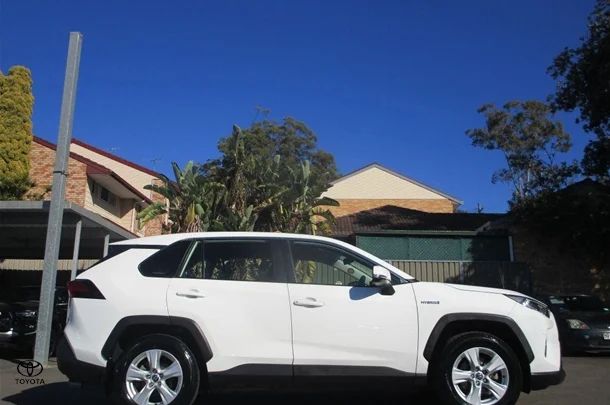 2019 Toyota Rav4 Hybrid GX AWD image 9