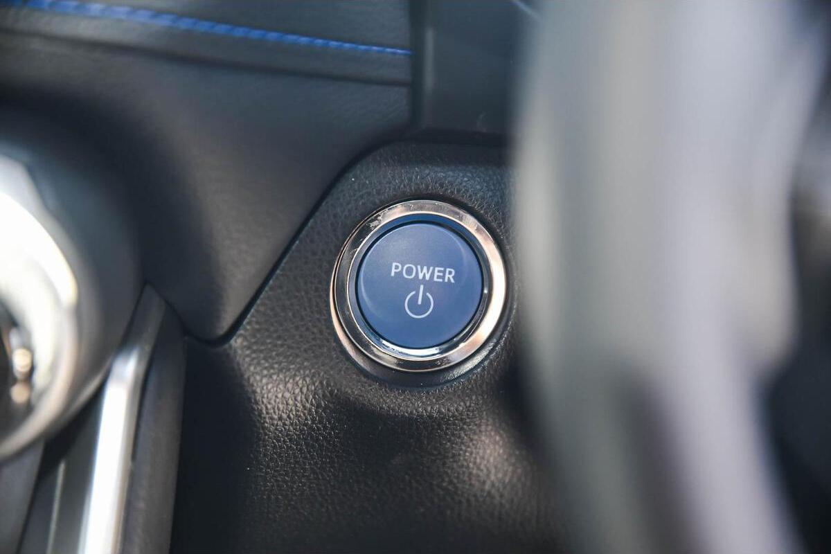 2025 Toyota RAV4 XSE Auto eFour image 12