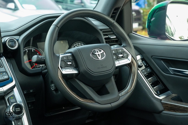 2023 TOYOTA Landcruiser VX image 10
