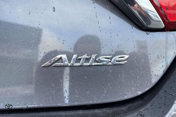 2016 Toyota CAMRY Altise image 13