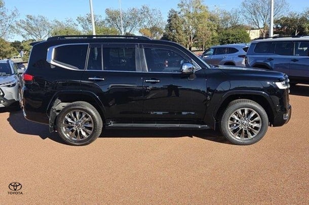 2023 Toyota LandCruiser Sahara ZX image 2