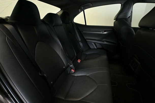 2018 Toyota Camry SL image 9