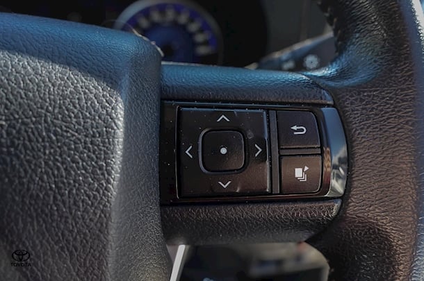2015 Toyota HILUX SR5 image 17