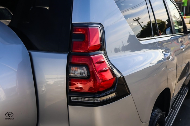 2019 Toyota Prado VX image 14