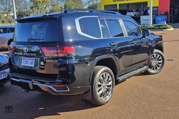 2023 Toyota LandCruiser Sahara ZX image 3