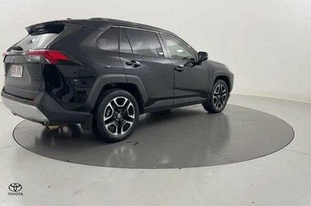 2020 Toyota RAV4 Edge AWD image 4