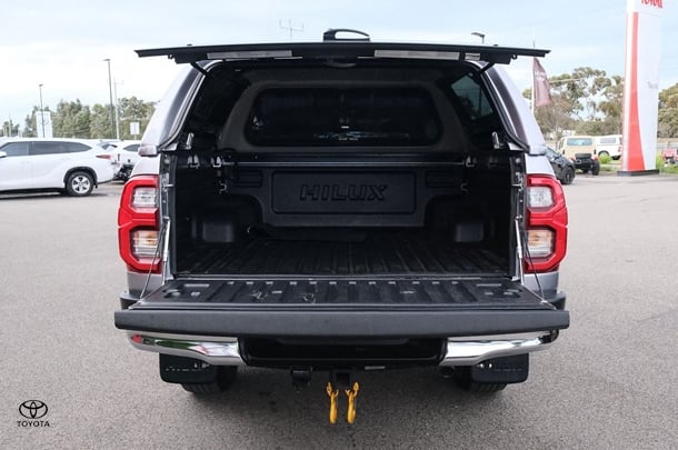 2022 Toyota Hilux SR5 image 10