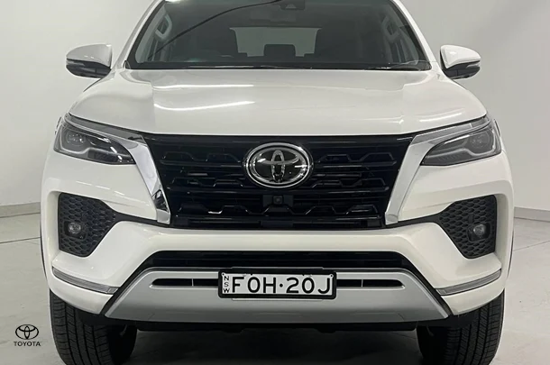 2025 Toyota Fortuner Crusade image 3
