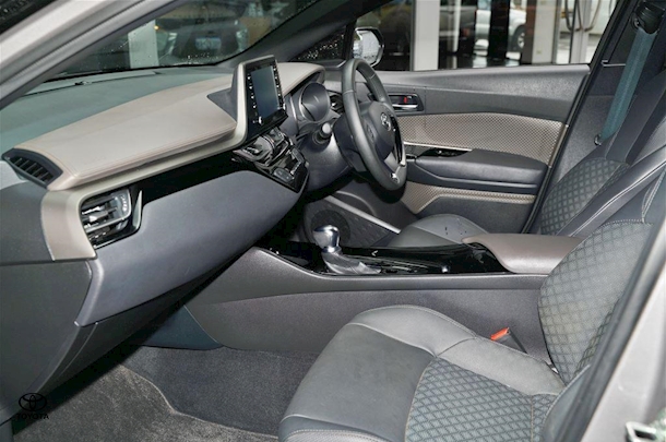 2022 Toyota C-HR Hybrid Koba 2WD image 11