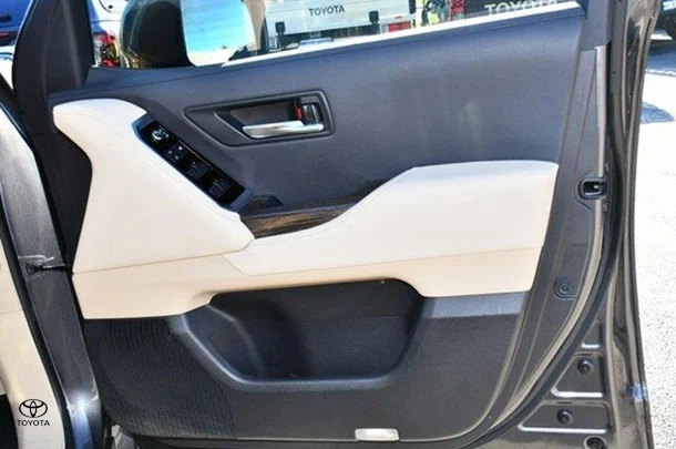 2022 Toyota Landcruiser VX image 5