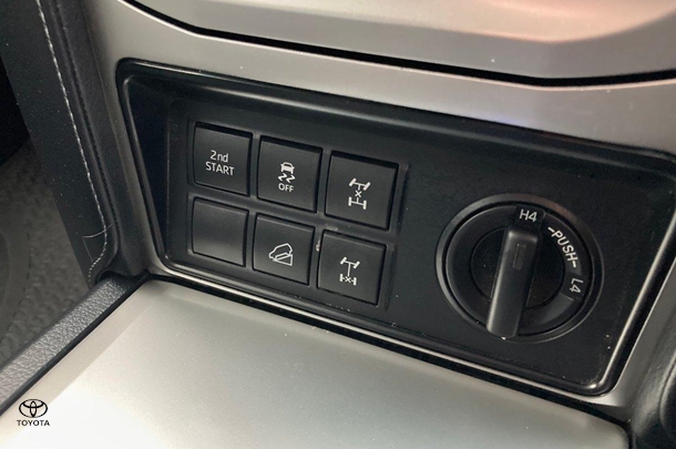 2021 Toyota Prado VX image 18