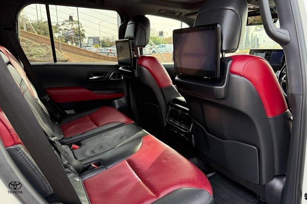 2022 Toyota Landcruiser Sahara ZX image 9