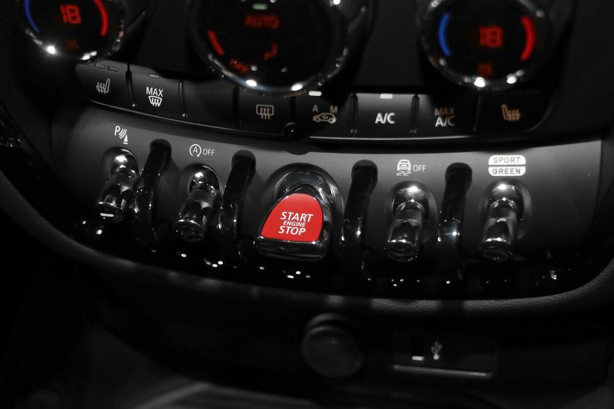 2024 MINI Clubman John Cooper Works Essential Auto ALL4 image 14